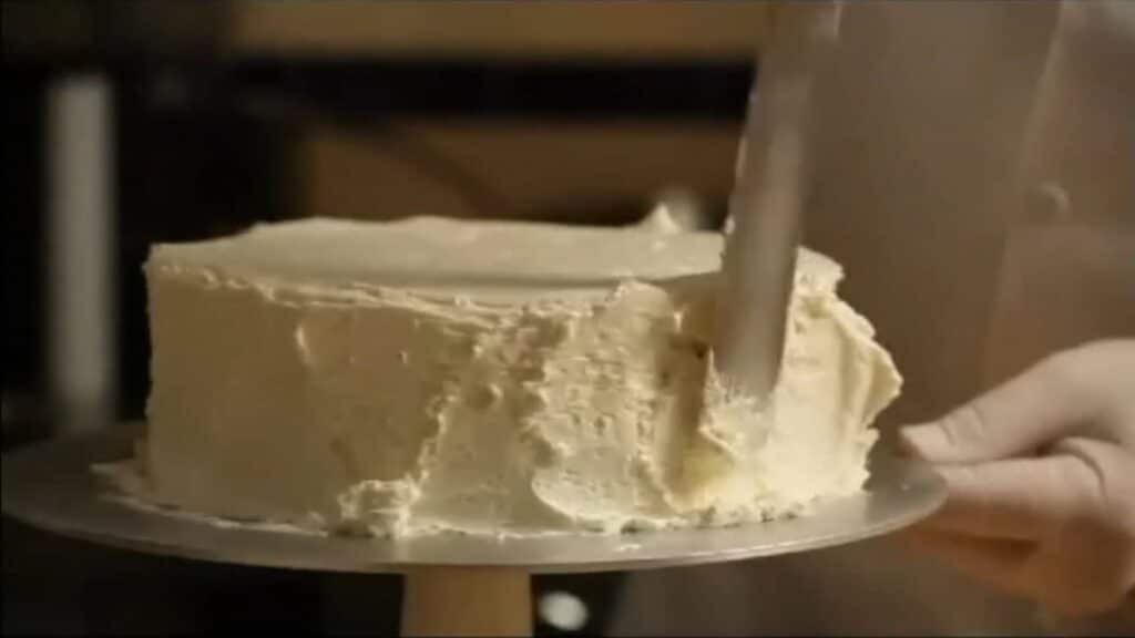 Chef’s Tip: Icing a Cake