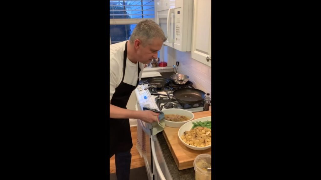 How to Make a Pot Roast with White Wine and Mushrooms