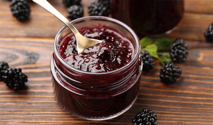 Blackberry preserves in a jar