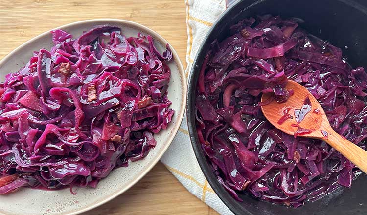 Braised red cabbage